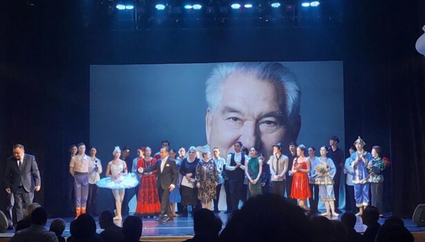 להקת המחול של תיאטרון הבלט והאופרה על שם מלדיבאייב מופיעים בהצלחה ביקטרינבורג